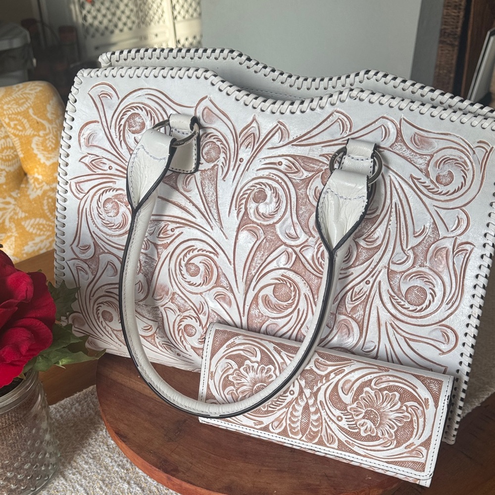 Chic White and Tan Shoulder Bag Set all leather made in Mexico